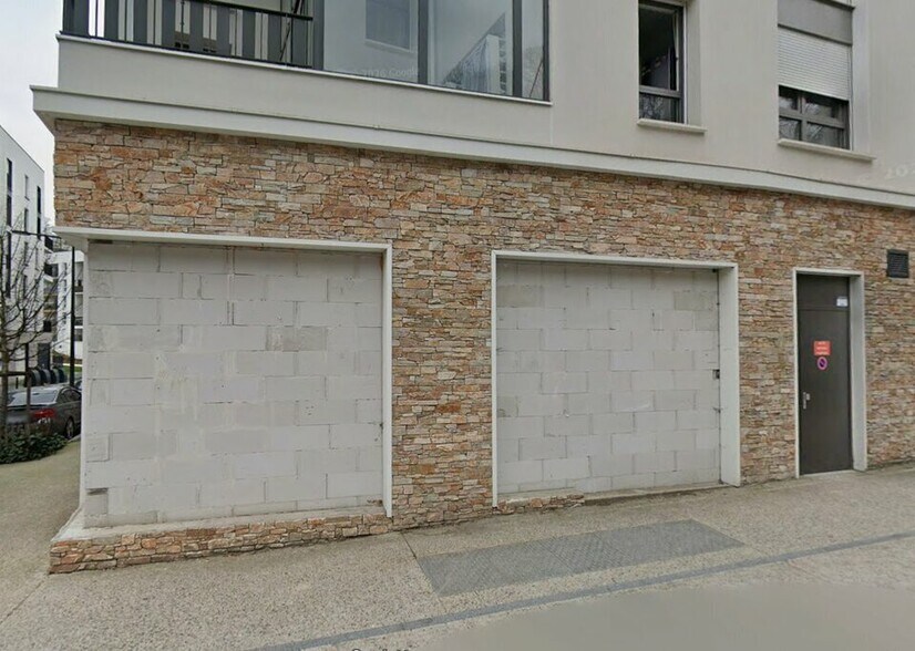 Retail in Poissy for lease - Building Photo - Image 3 of 10