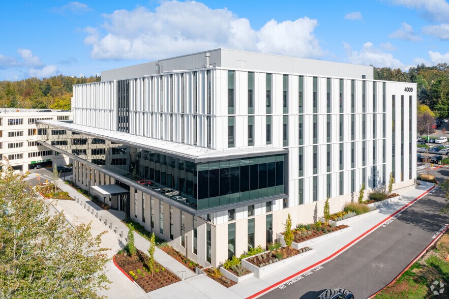 4009 Talbot Rd S, Renton, WA à louer - Photo du bâtiment - Image 1 de 7