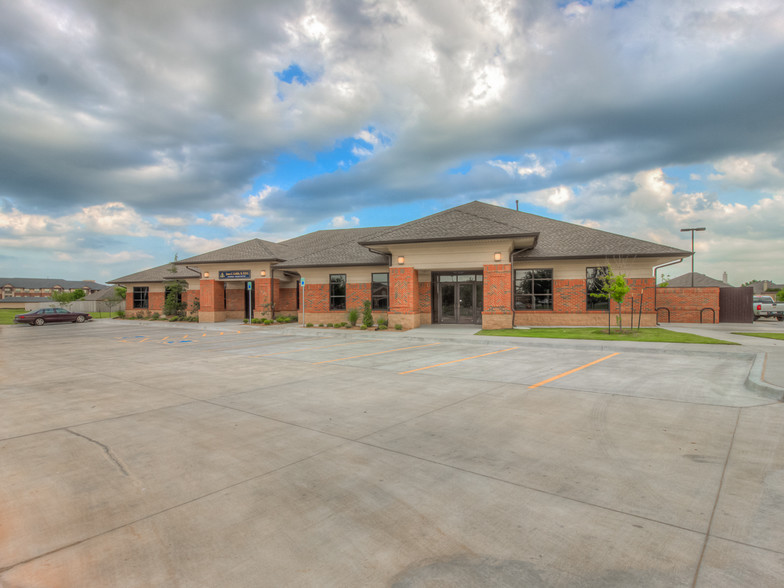 3928 W Tecumseh Rd, Norman, OK for sale - Building Photo - Image 1 of 1