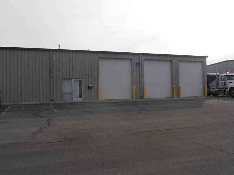 9930 Express Dr, Highland, IN à louer - Photo du bâtiment - Image 2 de 5