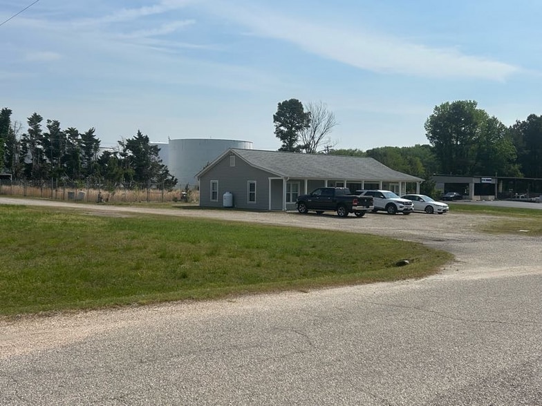 2034 E Whitehill Rd, Prince George, VA for sale - Building Photo - Image 2 of 11