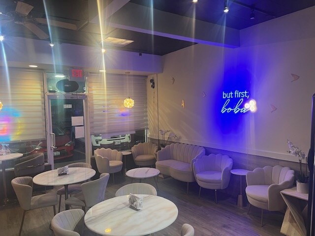 2026 N Jerusalem Rd, North Bellmore, NY 11710 - Unité 2026 - - Photo intérieure - Image 2 of 3