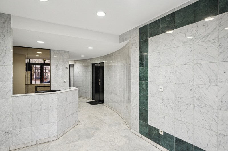 Bureau dans Montrouge à louer - Hall d’entrée - Image 2 de 2