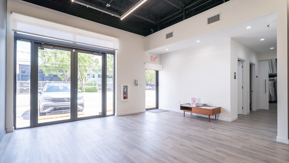 324 NE 61st St, Miami, FL à louer - Photo du bâtiment - Image 2 de 6