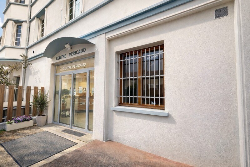 Local d'activités dans Lyon à vendre - Photo du bâtiment - Image 1 de 7