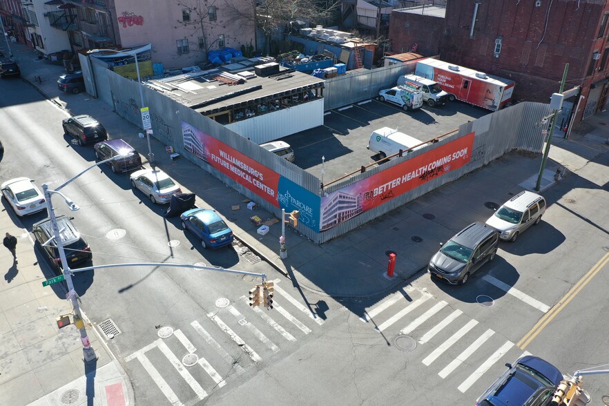 832 Kent Ave, Brooklyn, NY for sale - Building Photo - Image 2 of 10