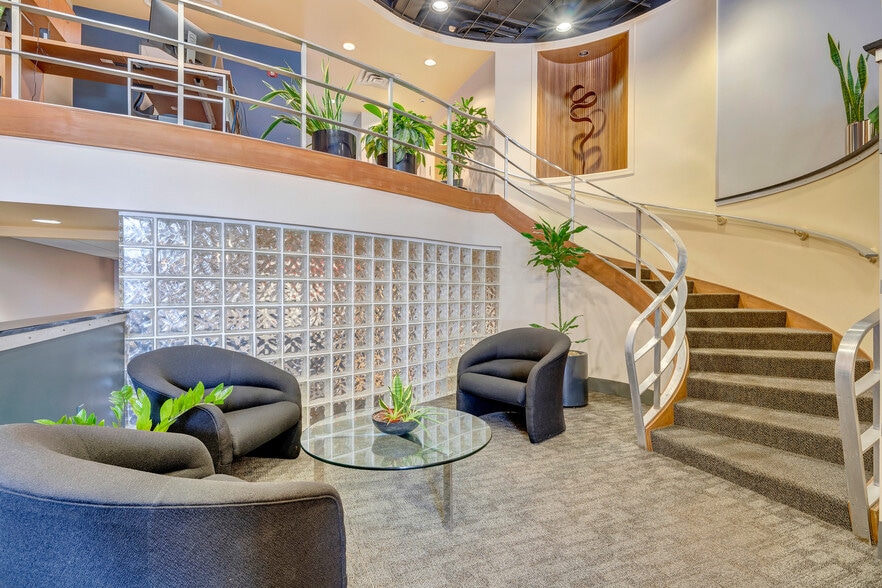 28 Church Ave SW, Roanoke, VA à vendre - Photo du bâtiment - Image 3 de 8