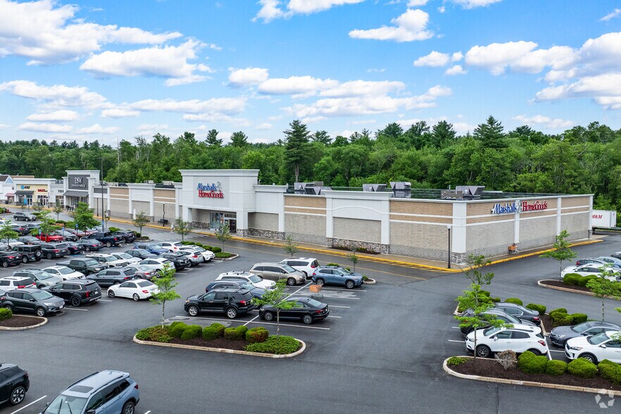 70 Worcester Providence Tpke, Millbury, MA à vendre - Photo du bâtiment - Image 2 de 6