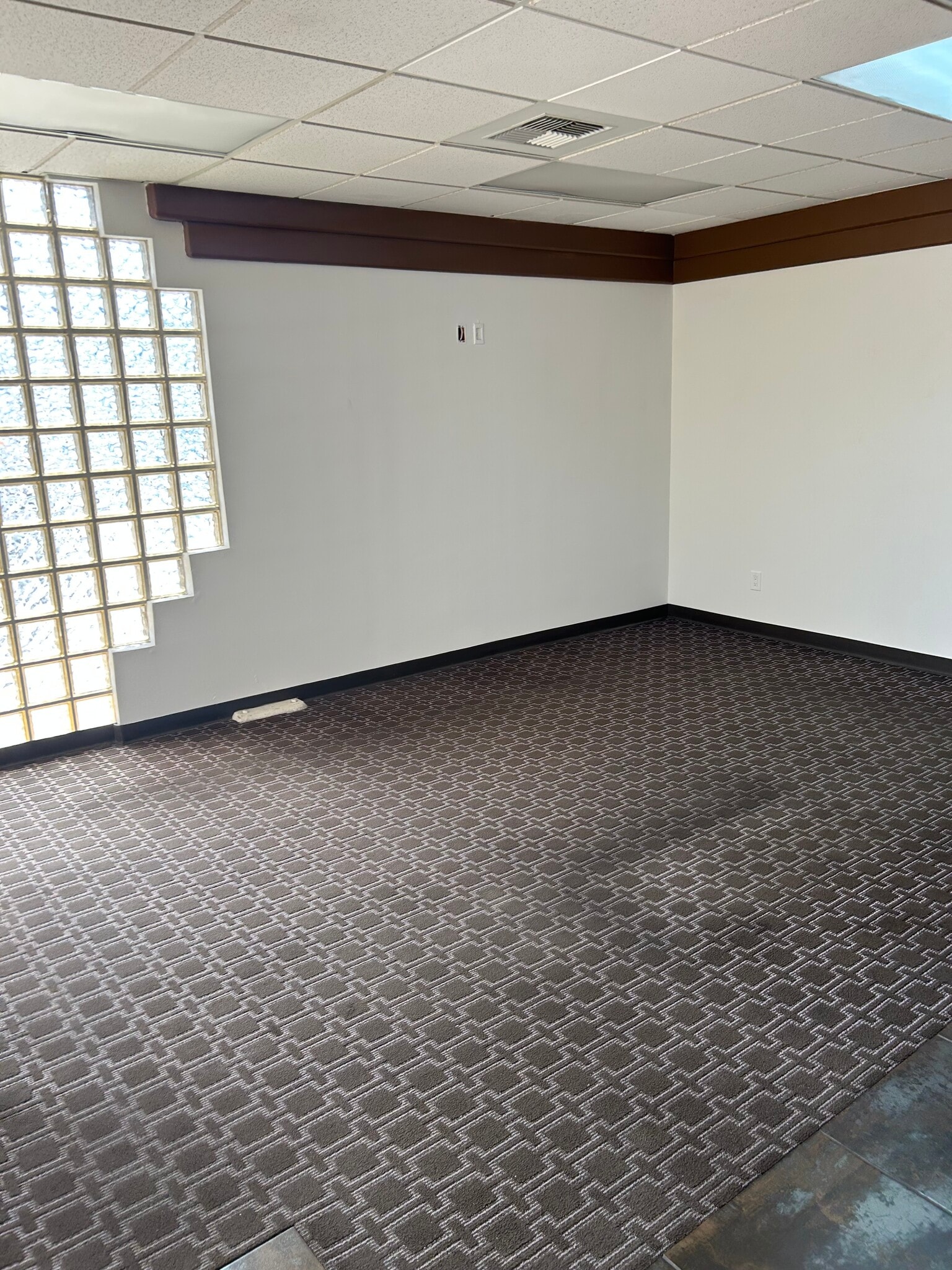 1133 N Palm Canyon Dr, Palm Springs, CA for lease Interior Photo- Image 1 of 14