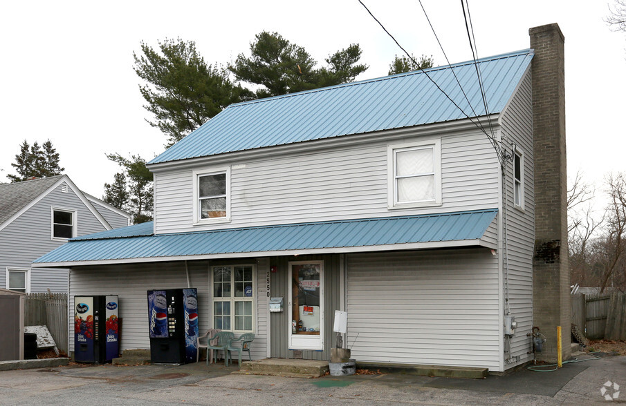 2550 W Shore Rd, Warwick, RI for sale - Primary Photo - Image 1 of 1