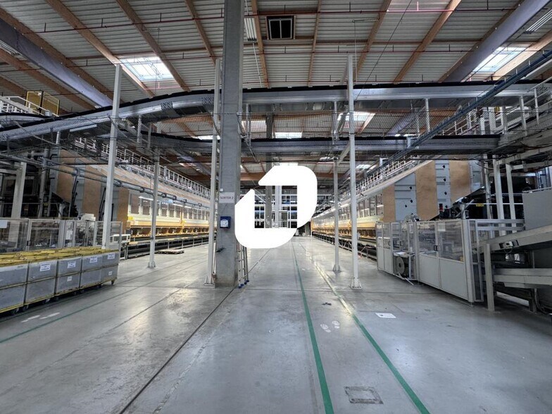 Industrial in Hem for lease - Interior Photo - Image 2 of 12