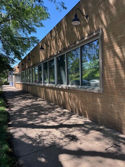 4510 N Ravenswood Ave, Chicago, IL à louer - Photo du bâtiment - Image 2 de 4