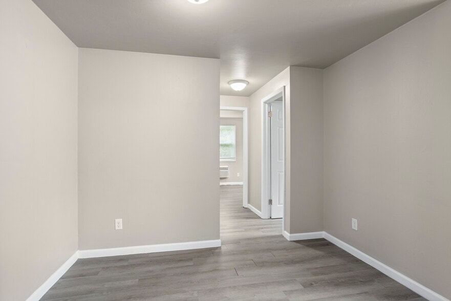 2025-2035 Eastman Ave, Green Bay, WI for sale - Interior Photo - Image 2 of 5