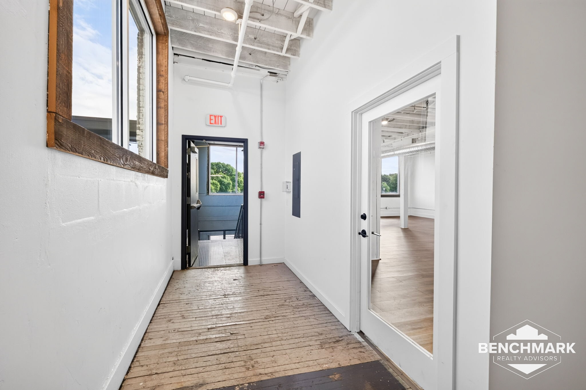 127-131 Railroad St, Rochester, NY for lease Interior Photo- Image 1 of 7