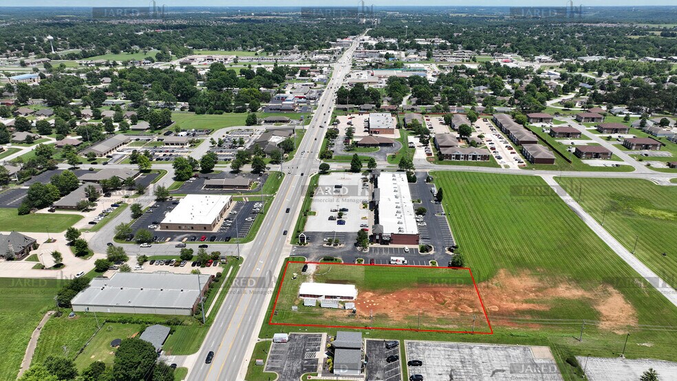 Mt Vernon St, Nixa, MO à louer - Photo du bâtiment - Image 3 de 3