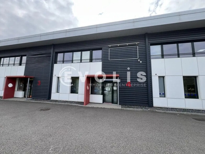 13 Rue De Savoie, Saint-Quentin-Fallavier à louer - Photo du bâtiment - Image 2 de 27