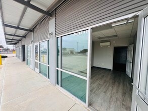 8401 Crestway Dr, Converse, TX for lease Building Photo- Image 1 of 7