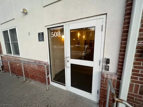 508 Hamburg Tpke, Wayne, NJ à louer Photo du bâtiment- Image 2 de 17