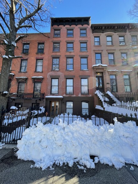 139 Clinton Ave, Brooklyn, NY for sale - Building Photo - Image 1 of 1