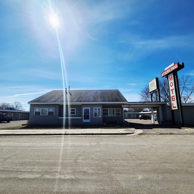 Plus de détails pour 1507 W Oakland Ave, Austin, MN - Services hôteliers à vendre