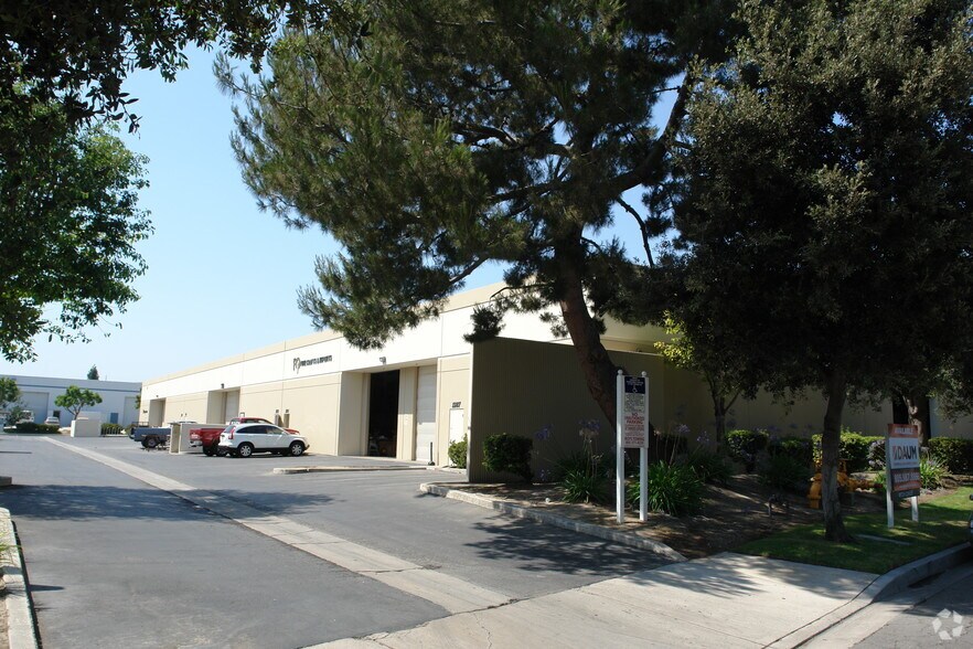 1177 Calle Suerte, Camarillo, CA à louer - Photo du bâtiment - Image 2 de 4
