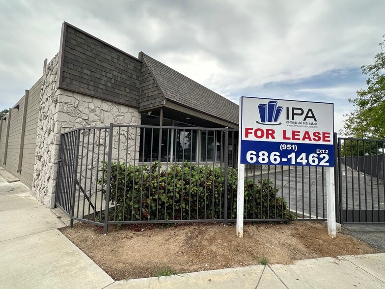 3881 Van Buren Blvd, Riverside, CA for lease - Building Photo - Image 1 of 8
