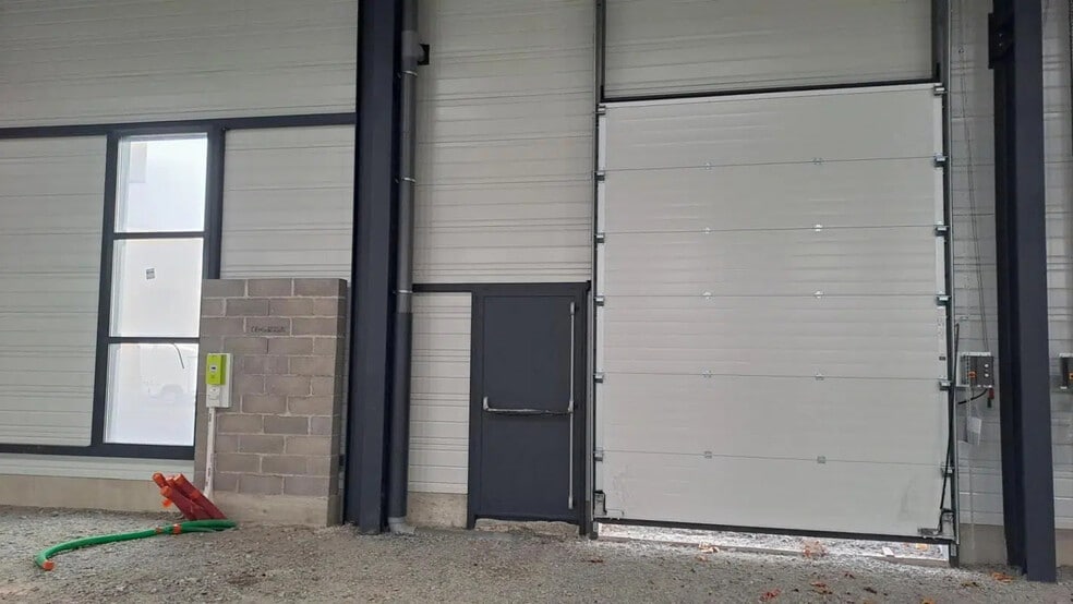 Flex in Villefranche-sur-Saône for lease - Building Photo - Image 3 of 4