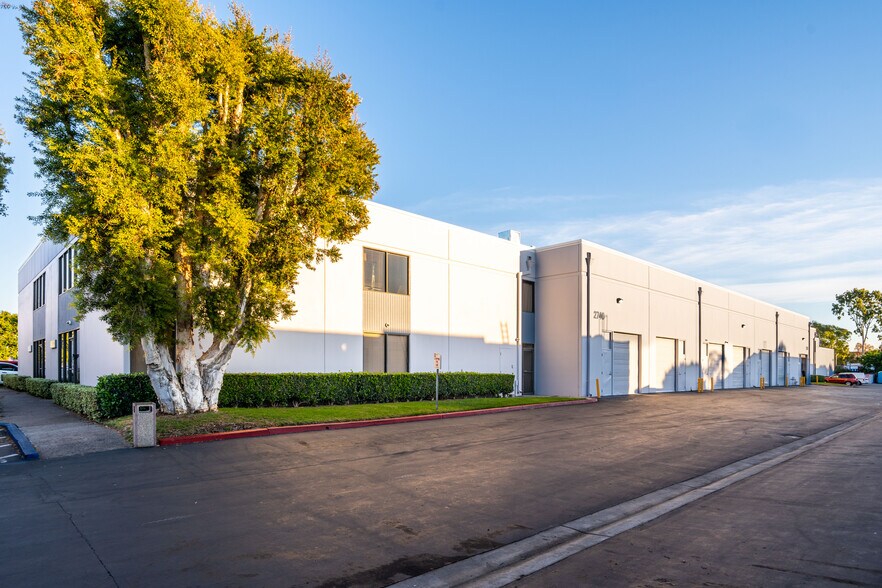 2730 S Harbor Blvd, Santa Ana, CA à louer - Photo du bâtiment - Image 2 de 11