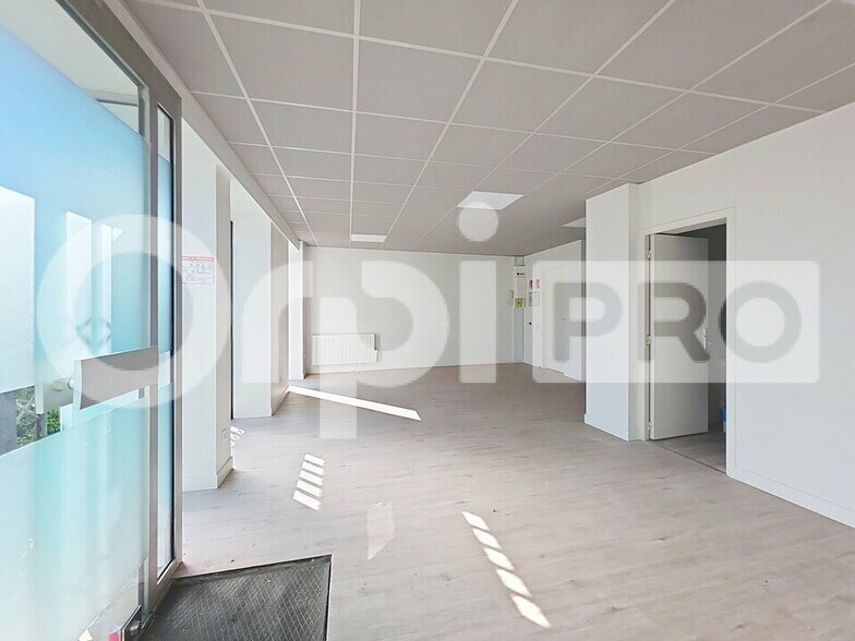 Retail in Soissons for lease - Building Photo - Image 3 of 9