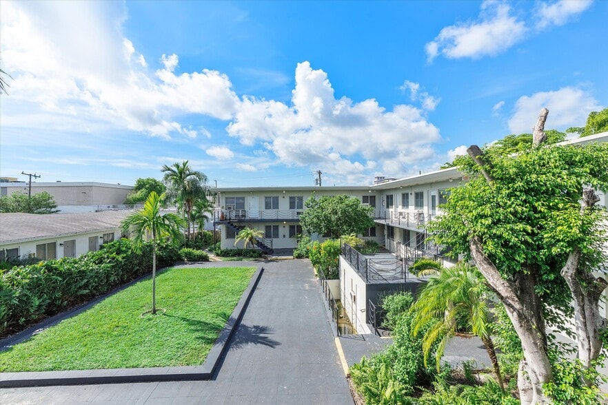 2170 NW Flagler Ter, Miami, FL for sale - Building Photo - Image 3 of 15