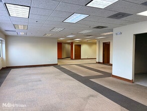 400-444 E State Pky, Schaumburg, IL for lease Interior Photo- Image 2 of 10