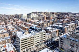 5843-5847 Ch De La Côte-Des-Neiges, Montréal, QC - Aerial  map view