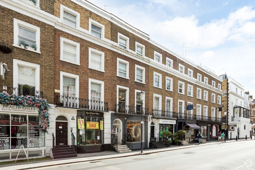 26 Beauchamp Pl, Londres à vendre - Photo du bâtiment - Image 2 de 2