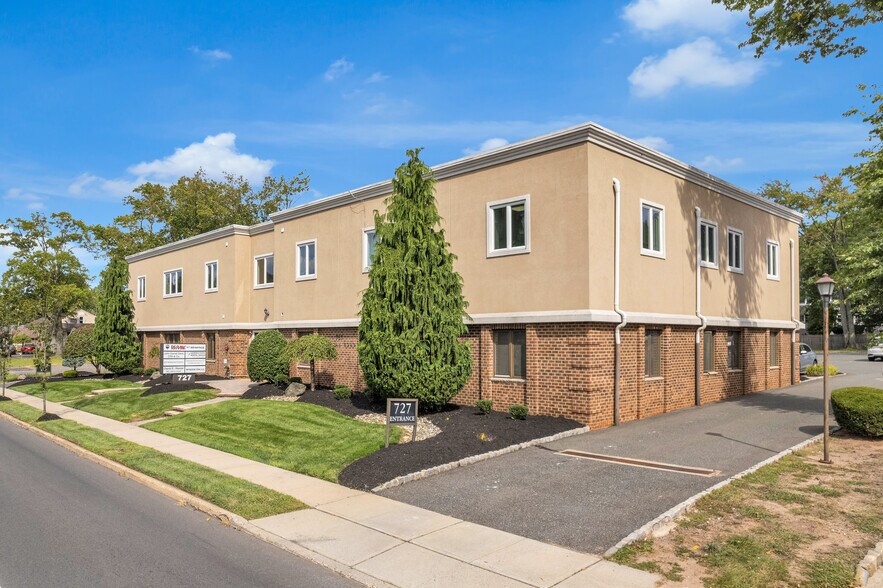 727 Raritan Rd, Clark, NJ à vendre - Photo du bâtiment - Image 2 de 21