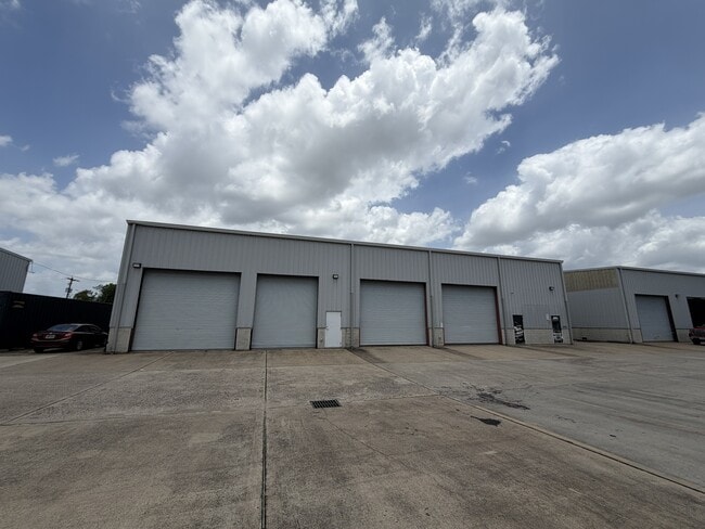 Plus de détails pour 2501 Karbach St, Houston, TX - Local d'activités à louer