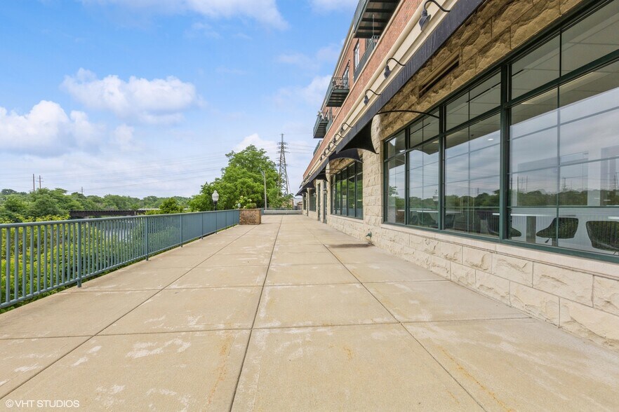 160 S River St, Aurora, IL à louer - Photo du bâtiment - Image 2 de 11