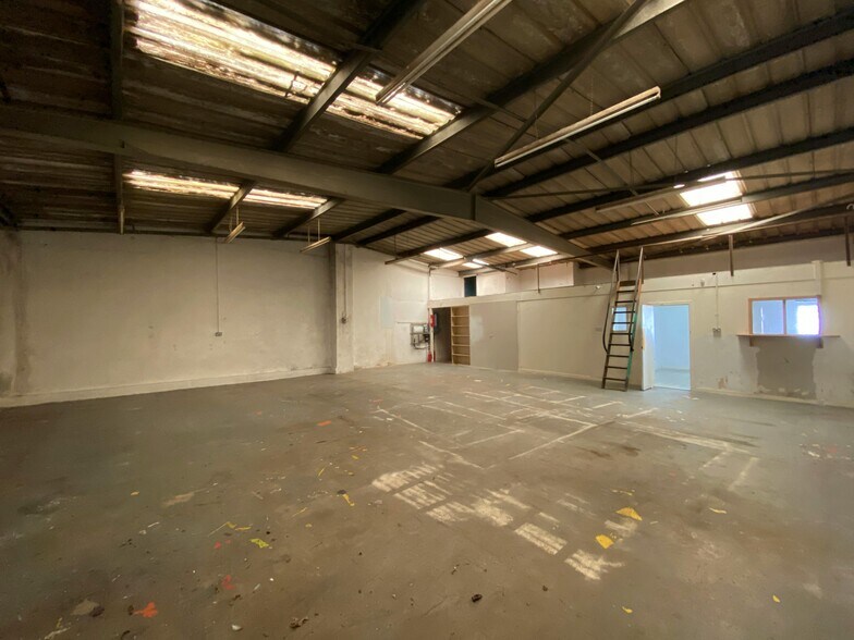 22-28 Singer Rd, East Kilbride for lease - Building Photo - Image 3 of 10