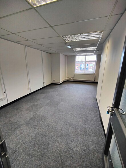 Churchill Way, Macclesfield for lease - Interior Photo - Image 3 of 10