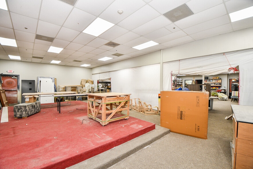 10860 Rockley Rd, Houston, TX for sale - Interior Photo - Image 2 of 16