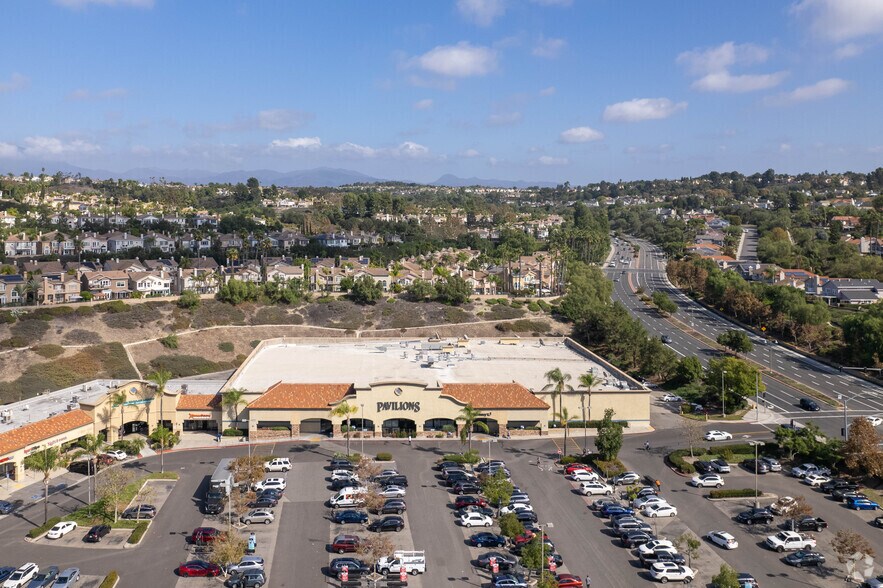 26006 Marguerite Pky, Mission Viejo, CA à vendre - Photo du bâtiment - Image 2 de 13