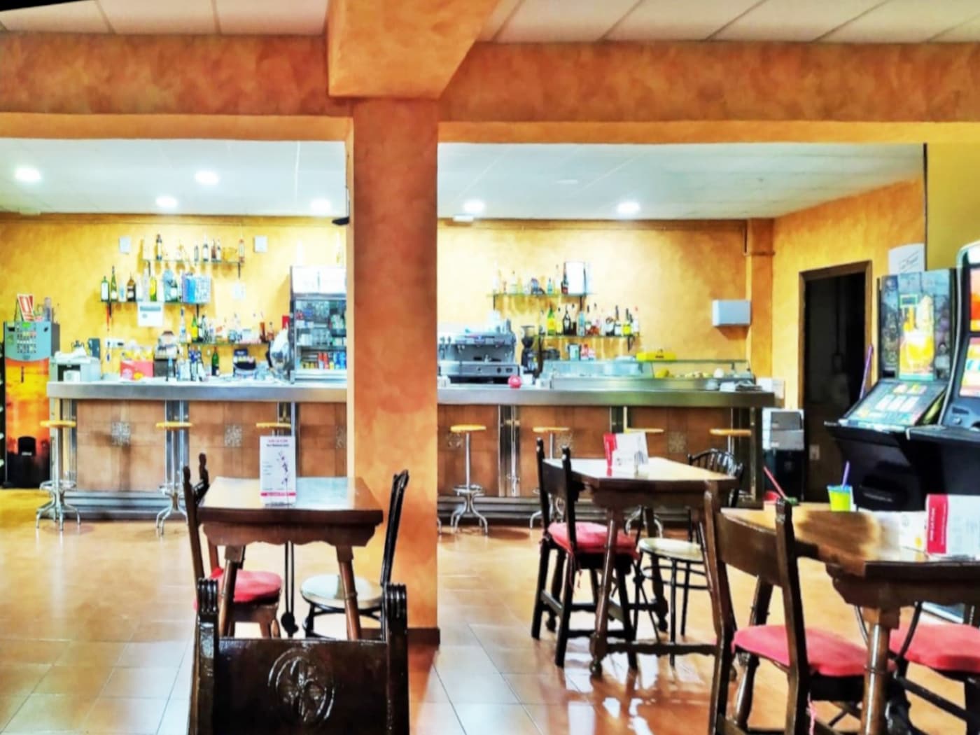 Retail in Terrassa, Barcelona for lease Interior Photo- Image 1 of 7