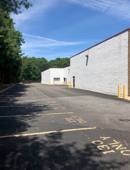 130 N Belle Mead Rd, East Setauket, NY for sale - Building Photo - Image 3 of 4