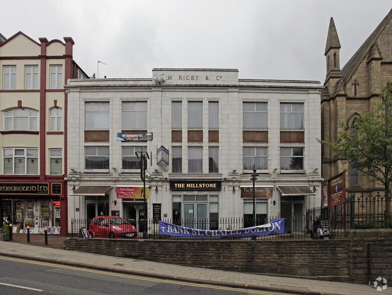 12 Crown St, Bolton à vendre - Photo du bâtiment - Image 2 de 2