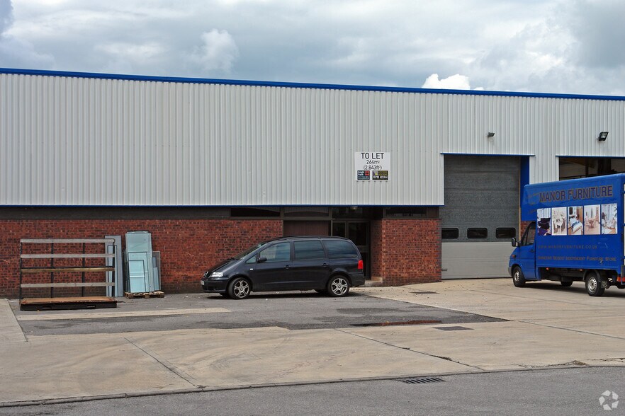 Westmead Dr, Swindon à louer - Photo du bâtiment - Image 3 de 6