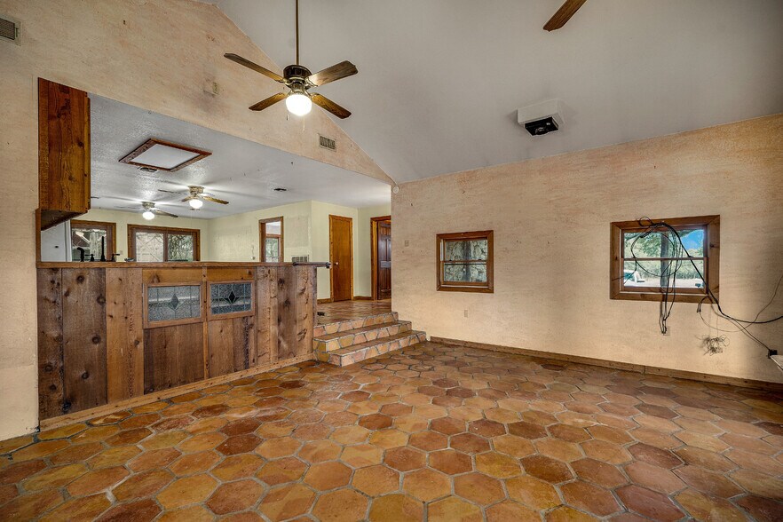 360 Kirk Ln, Bulverde, TX à vendre - Photo du bâtiment - Image 3 de 28
