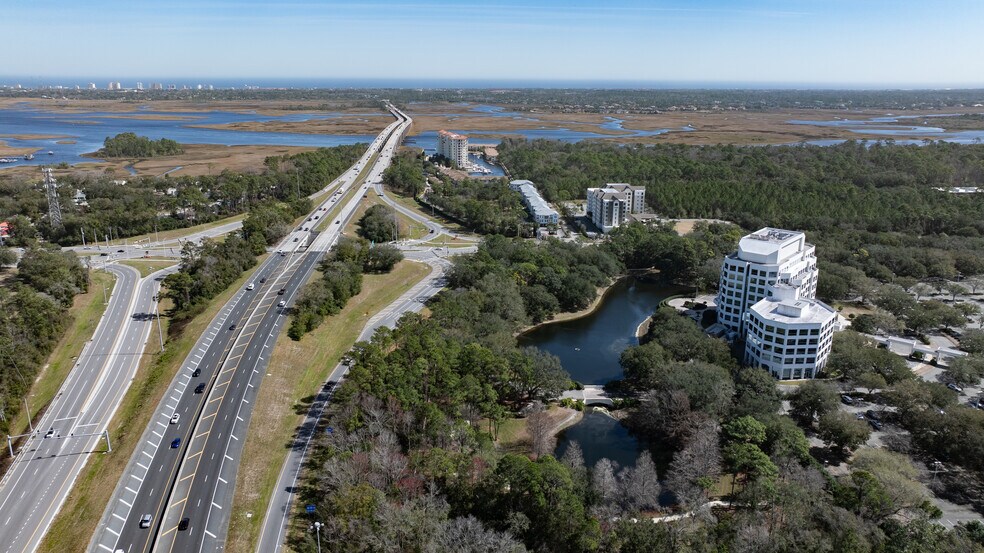 1776 American Heritage Life Dr, Jacksonville, FL for lease - Building Photo - Image 3 of 19