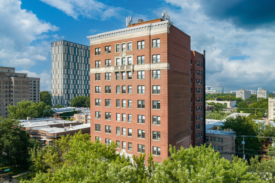 1660-1660 E 55th St, Chicago, IL à louer - Photo du bâtiment - Image 2 de 3