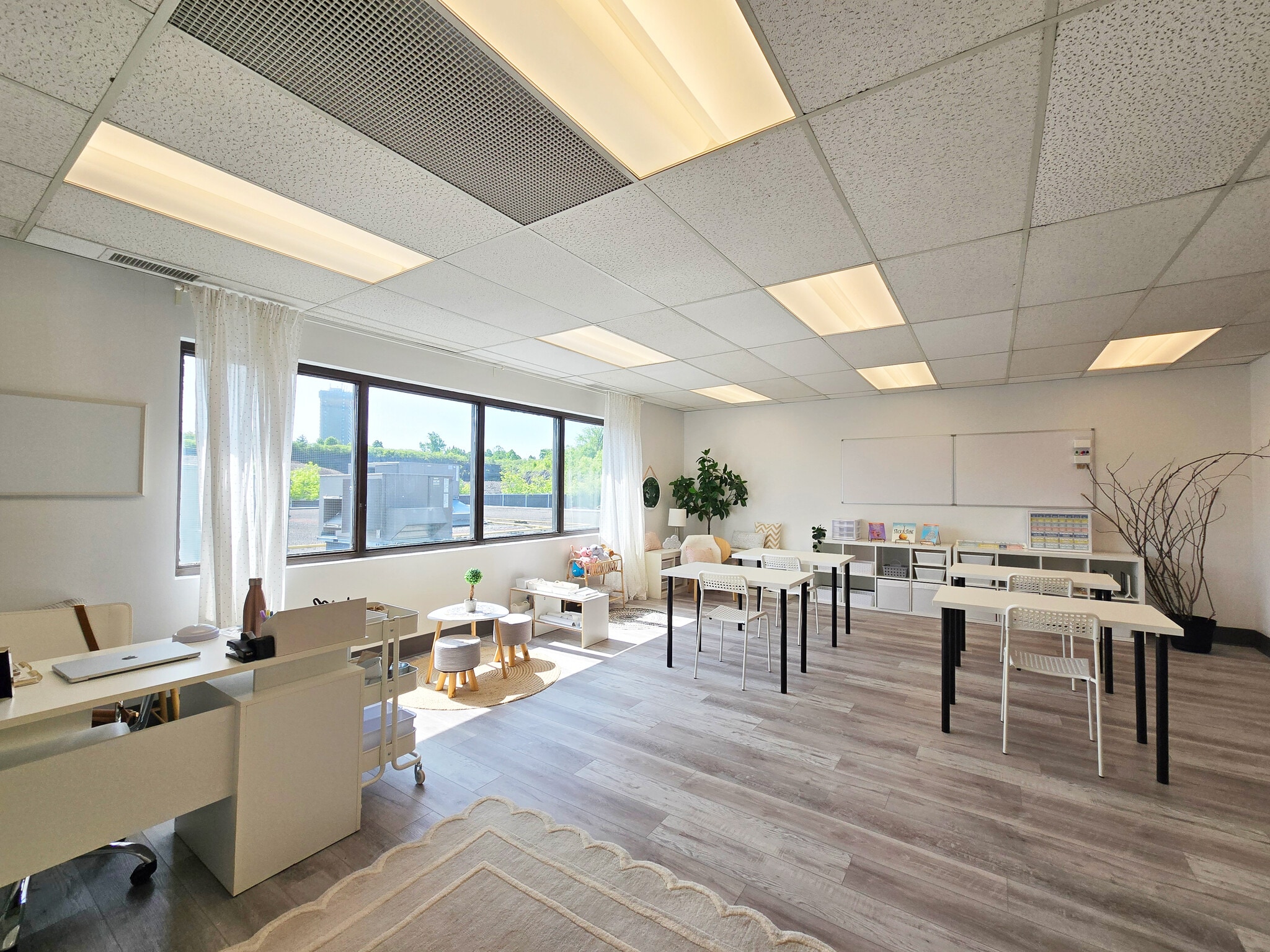 1680-1690 Woodward Dr, Ottawa, ON for lease Building Photo- Image 1 of 2