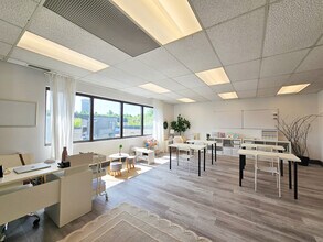 1680-1690 Woodward Dr, Ottawa, ON for lease Building Photo- Image 1 of 2