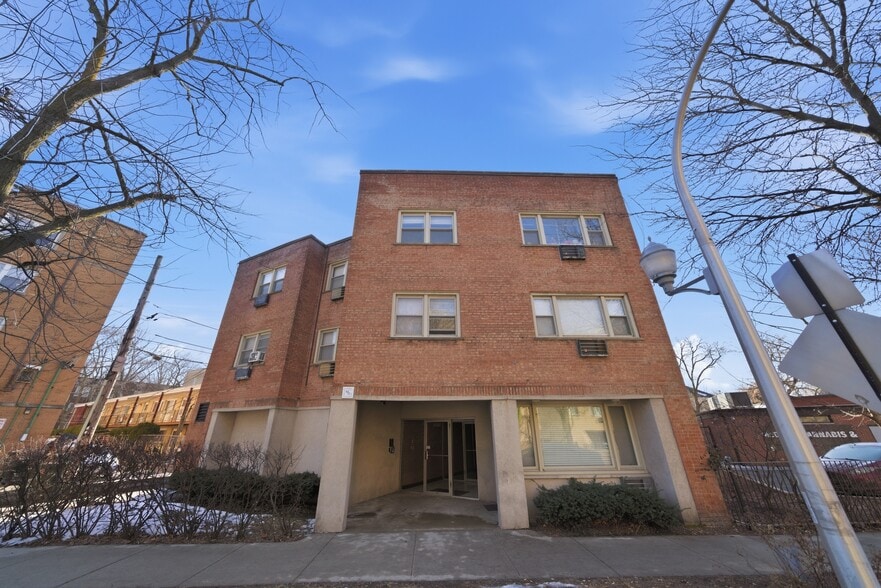 7319 N Rogers Ave, Chicago, IL à vendre - Photo du bâtiment - Image 2 de 15